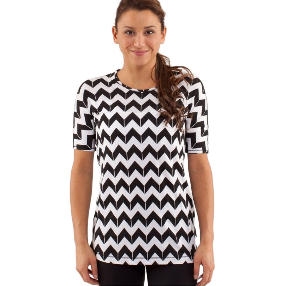 Lululemon Devotion Tee 🖤🤍